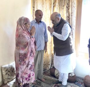 Home Minister Amit Shah Visited the home of inspector Arshad Khan,